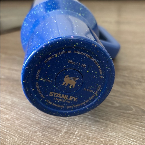 New blue iris speckled Stanley 40 oz tumbler - Picture 3 of 4
